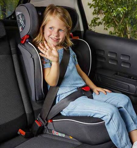Chicco Fold & Go i-Size Dziewczynka w samochodzie